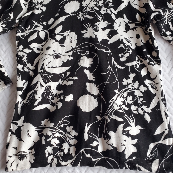 August Silk Black & White Floral Print Button Down Cardigan Size Small - Picture 11 of 14